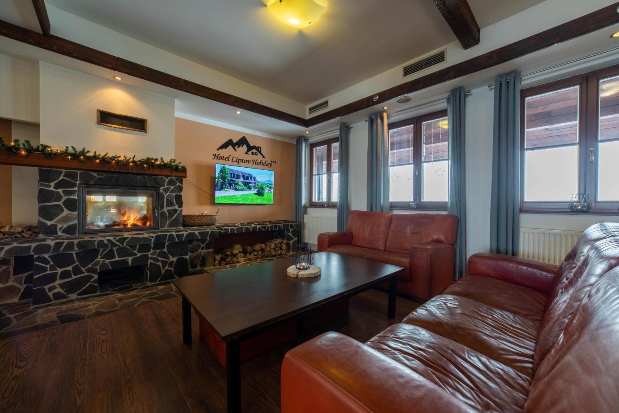 ליפטובסקי טרנוביץ' Hotel Liptov Holiday *** מראה חיצוני תמונה