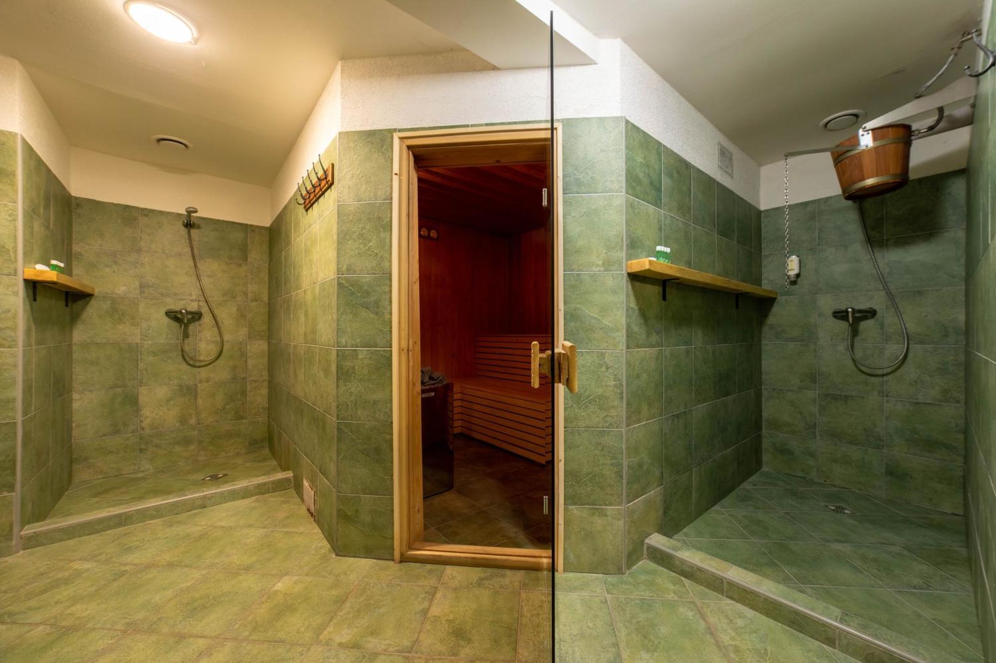ליפטובסקי טרנוביץ' Hotel Liptov Holiday *** מראה חיצוני תמונה